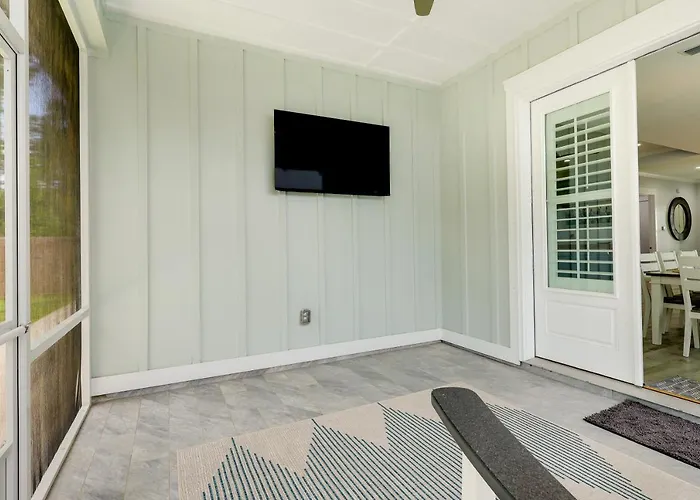 Bright Foley Home W/ Patio - 7 Mi To Wharf & Beach