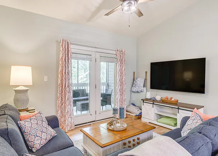 Snowbirds Welcome: Foley Condo W/ Pool Access