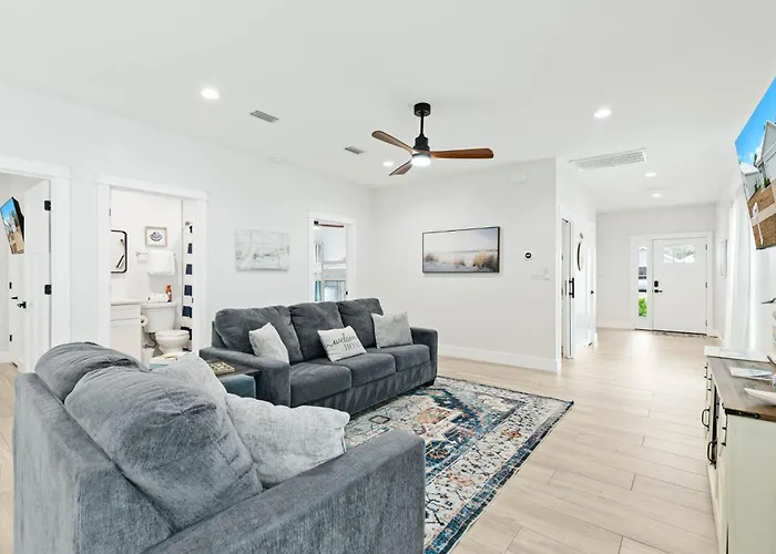 Beachy Cottage Near Sports Complex Owa Beaches Shopping Restaurants Mini Golf Central To All The Fun Foley Has To Offer