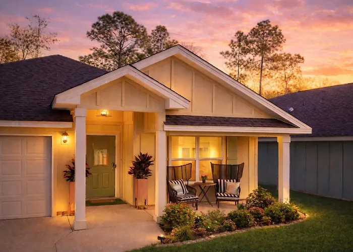 Chic Dog-Friendly Coastal Stay Near Tropic Falls Owa, Beach, Fenced Yard